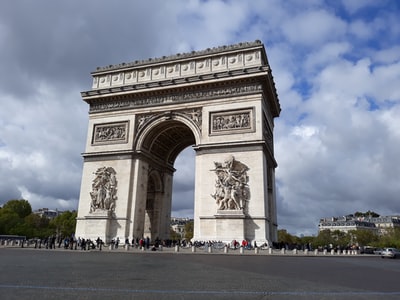 Arch de Triomphe during daytime
